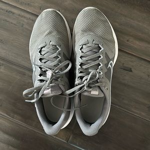 Nike women’s Downshifter grey running shoe